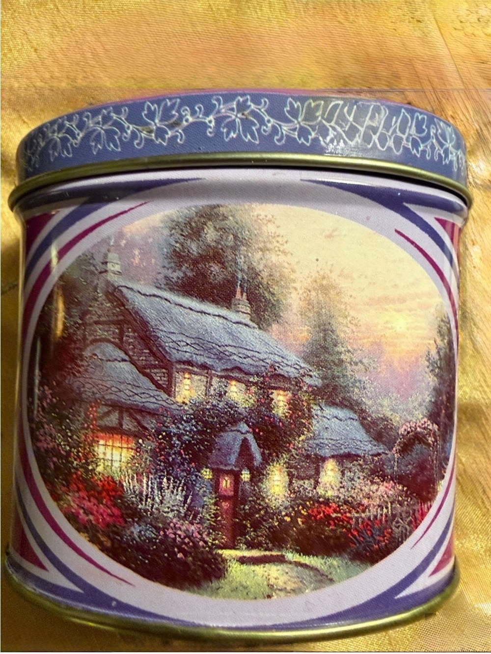 Cottagecore VNTG ‘92 Thomas Kincaid mini candle tin Nostalgia Enchanted Cottage